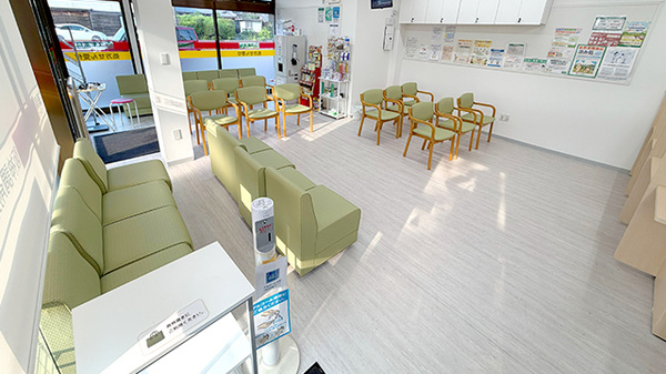 阪神調剤薬局　東近江店の待合スペース