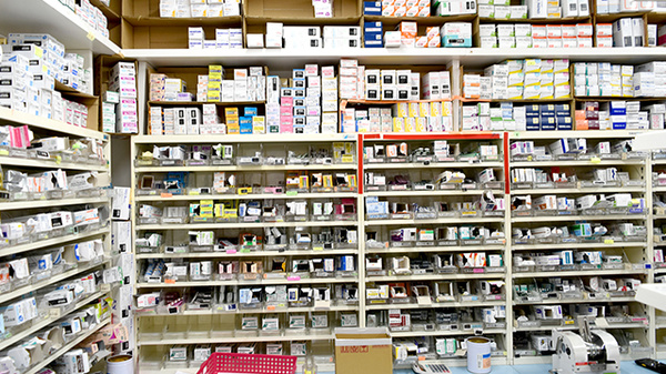 阪神調剤薬局　東近江店の薬棚