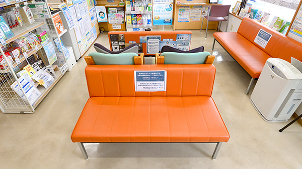 クオール薬局伴谷店の待合スペース