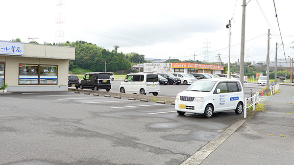 クオール薬局伴谷店の駐車場
