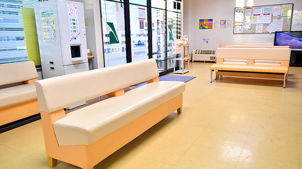 阪神調剤薬局　南彦根店の待合スペース