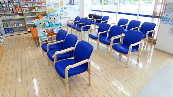 クオール薬局彦根店の待合スペース