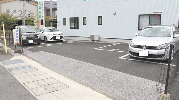 老蘇薬局の駐車場