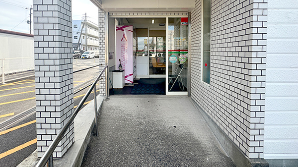 ５丁目調剤薬局の入口