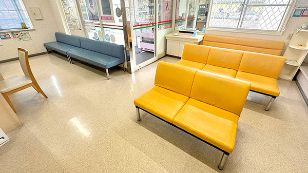 ５丁目調剤薬局の待合スペース