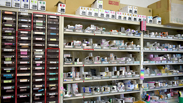 イルカ調剤薬局国分店の薬棚
