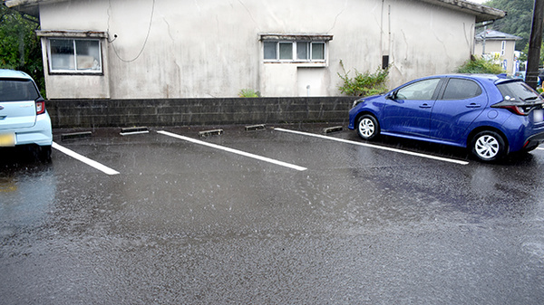 さと薬局の駐車場