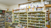 しらゆり調剤薬局の薬棚