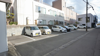しらゆり調剤薬局の駐車場