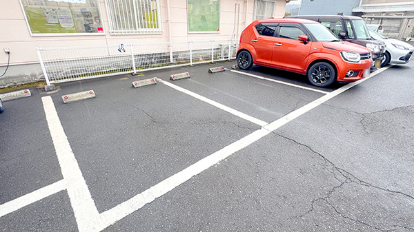 すこやか調剤薬局中山店の駐車場