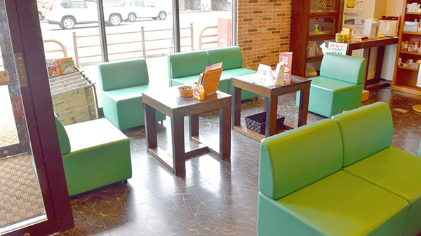 タバタ薬局の待合スペース