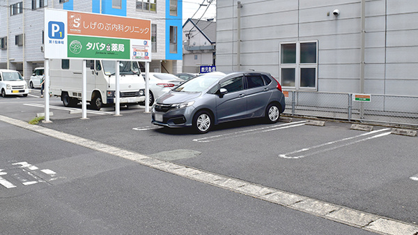 タバタ薬局の駐車場
