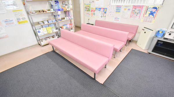有限会社チェリー調剤薬局の待合スペース