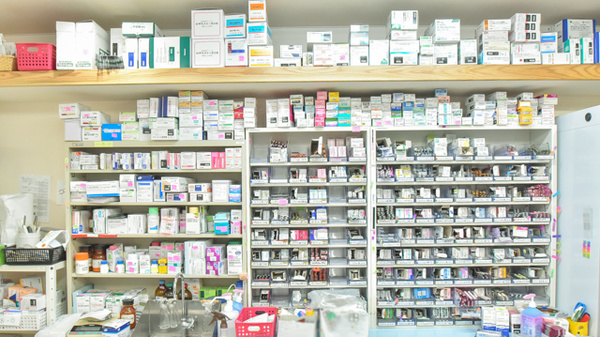 有限会社チェリー調剤薬局の薬棚