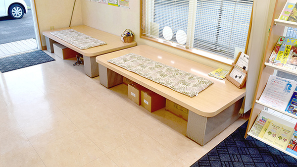 つつじ薬局の待合スペース