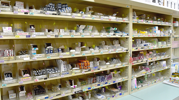 つつじ薬局の薬棚