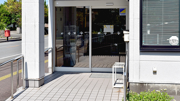 まくらざき薬局の入口