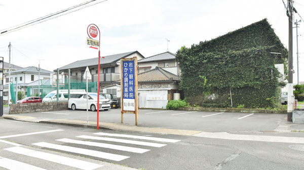 ひかり調剤薬局の駐車場
