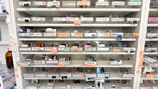 ゆうき薬局の薬棚