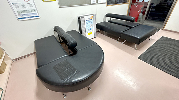わかさ薬局の待合スペース