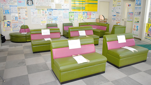 ＮＰＯ法人肝属調剤薬局の待合スペース