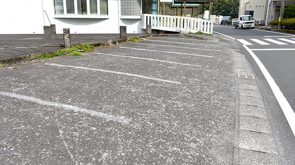 ＮＰＯ法人肝属調剤薬局の駐車場