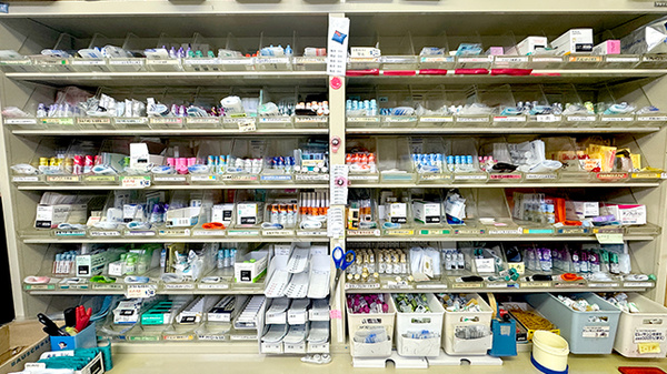 高松薬局の薬棚