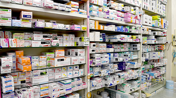 新生堂薬局天文館支店の薬棚