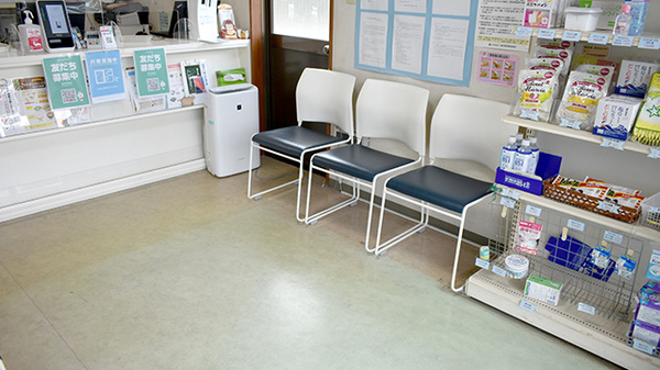 イルカ調剤薬局石谷店の待合スペース