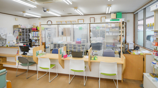 平和市民薬局の受付/カウンター