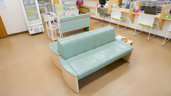 平和市民薬局の待合スペース