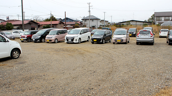 半田薬局の駐車場