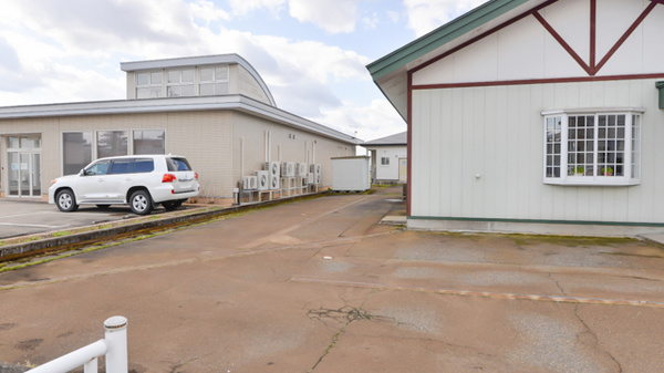 たかなし薬局の駐車場