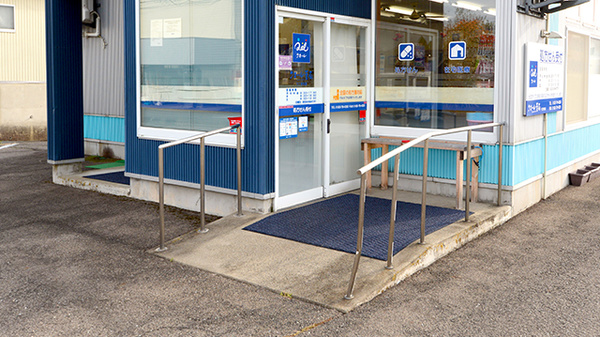 クオール薬局うごまち店の入口