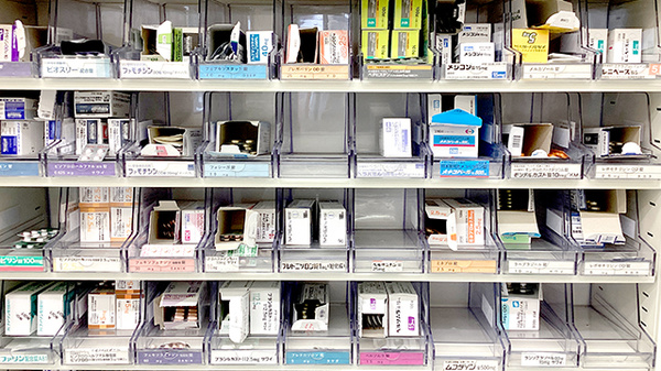 みんなの薬局山王の薬棚