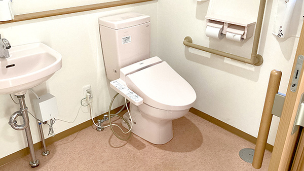 やばせ薬局のお手洗い