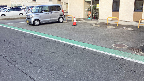 やばせ薬局の駐車場