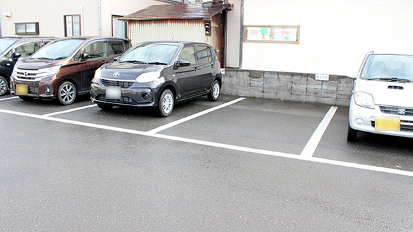 那波薬局八橋店の駐車場