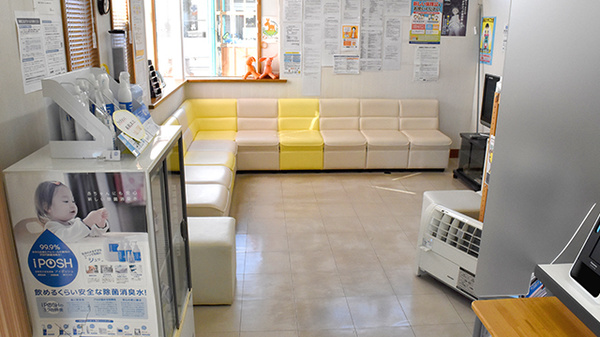 いずみ薬局の待合スペース