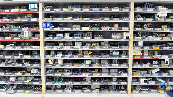 いずみ薬局の薬棚