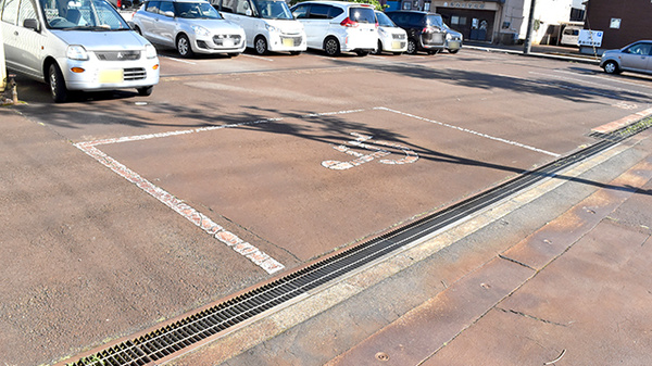 いずみ薬局の駐車場