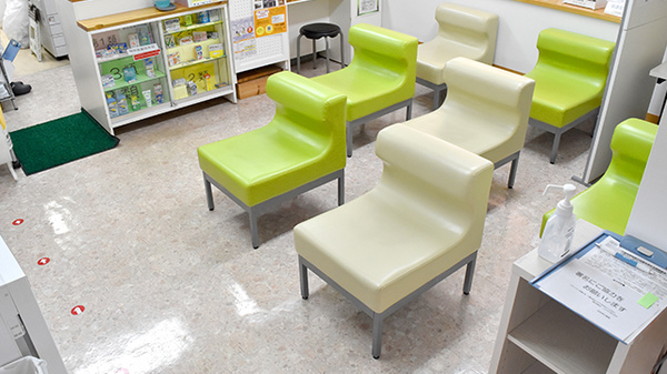おおぼり薬局の待合スペース