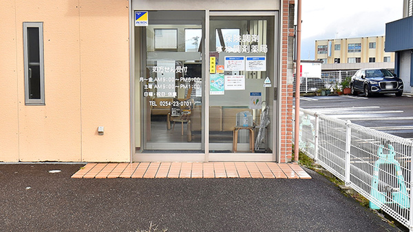 すわ調剤薬局の入口