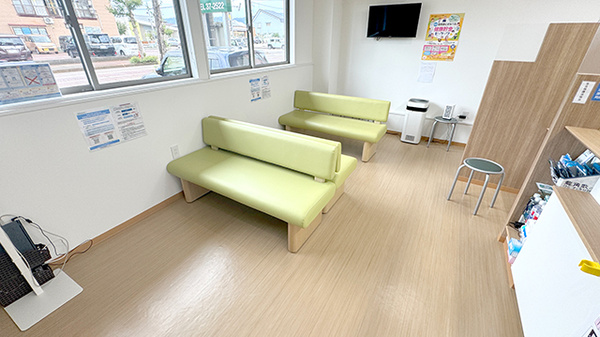とよだ薬局の待合スペース