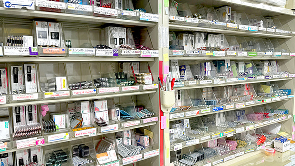 とよだ薬局の薬棚