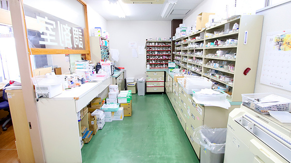 トリム薬局 春日新田店の調剤室