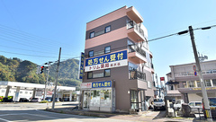 トリム薬局 湯沢店の外観