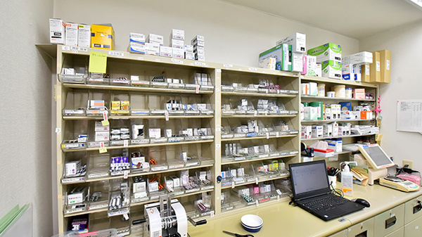 トリム薬局 湯沢店の薬棚