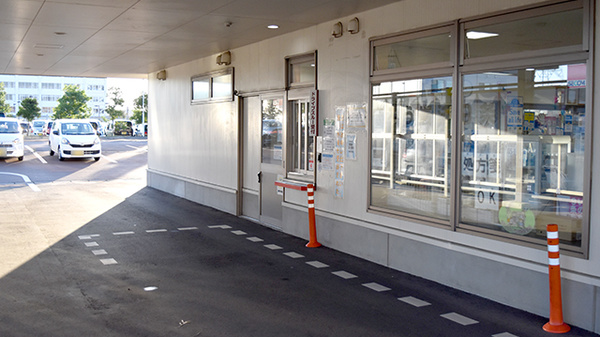 みのり薬局のドライブスルー