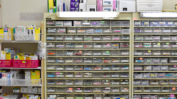 みゆき薬局の薬棚